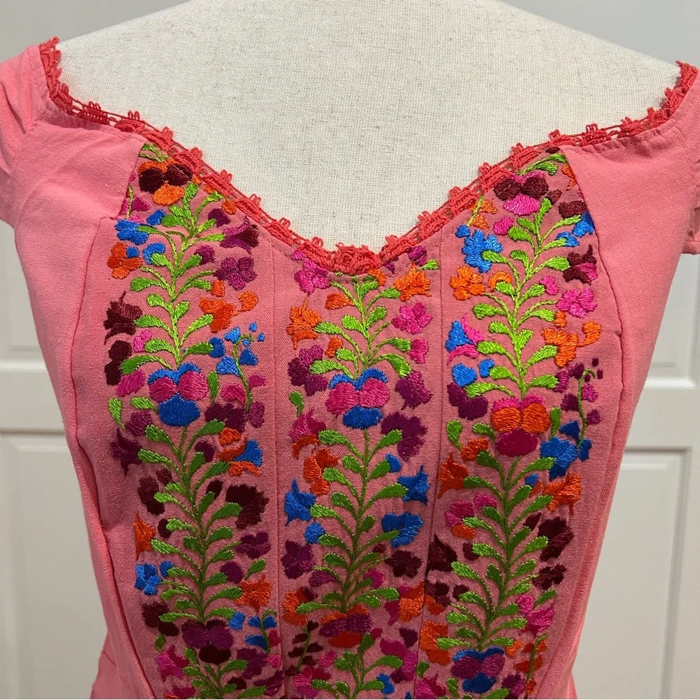 Mexican embroidered dress, hand Embroidered with Cotton threads. - Picture 3 of 7
